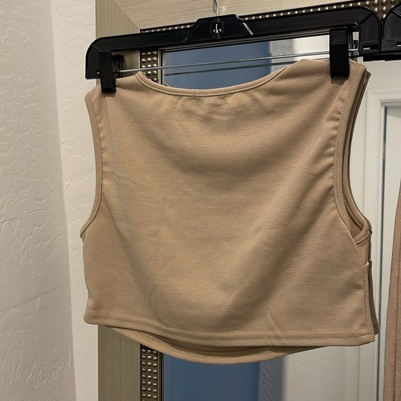 Brand new two piece set Beige color Size Medium - Picture 8 of 8